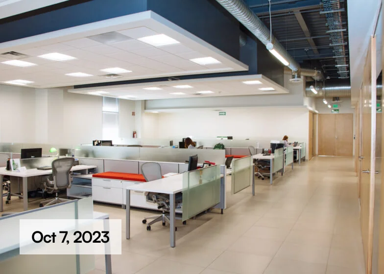 Beneficios de escritorios con cristales como herramientas de trabajo